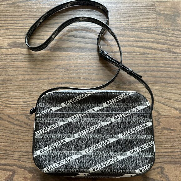 Balenciaga Everyday Logo Camera Bag - Picture 1 of 5